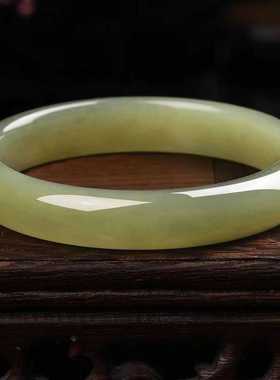 正圈牛油果肉色玉石手镯黄口料