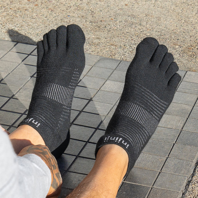 Injinji ໂປຣໂມຊັນສ່ວນຫຼຸດ socks toe ສັ້ນ
