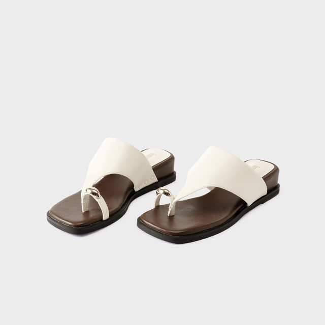 Aiyifu Sandals 2026 Summer ແບບໃຫມ່ແບບຝຣັ່ງ Commuting Versatile Flip-Toe Square Toe Slippers Flat