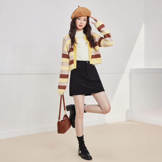 Aiyifu Small 2025 Autumn and Winter New French Gentle and Feminine Lace Bottoming Top