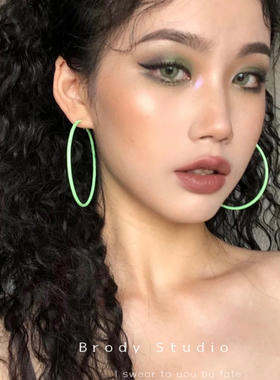 欧美博主推荐ins时髦女圆圈耳圈
