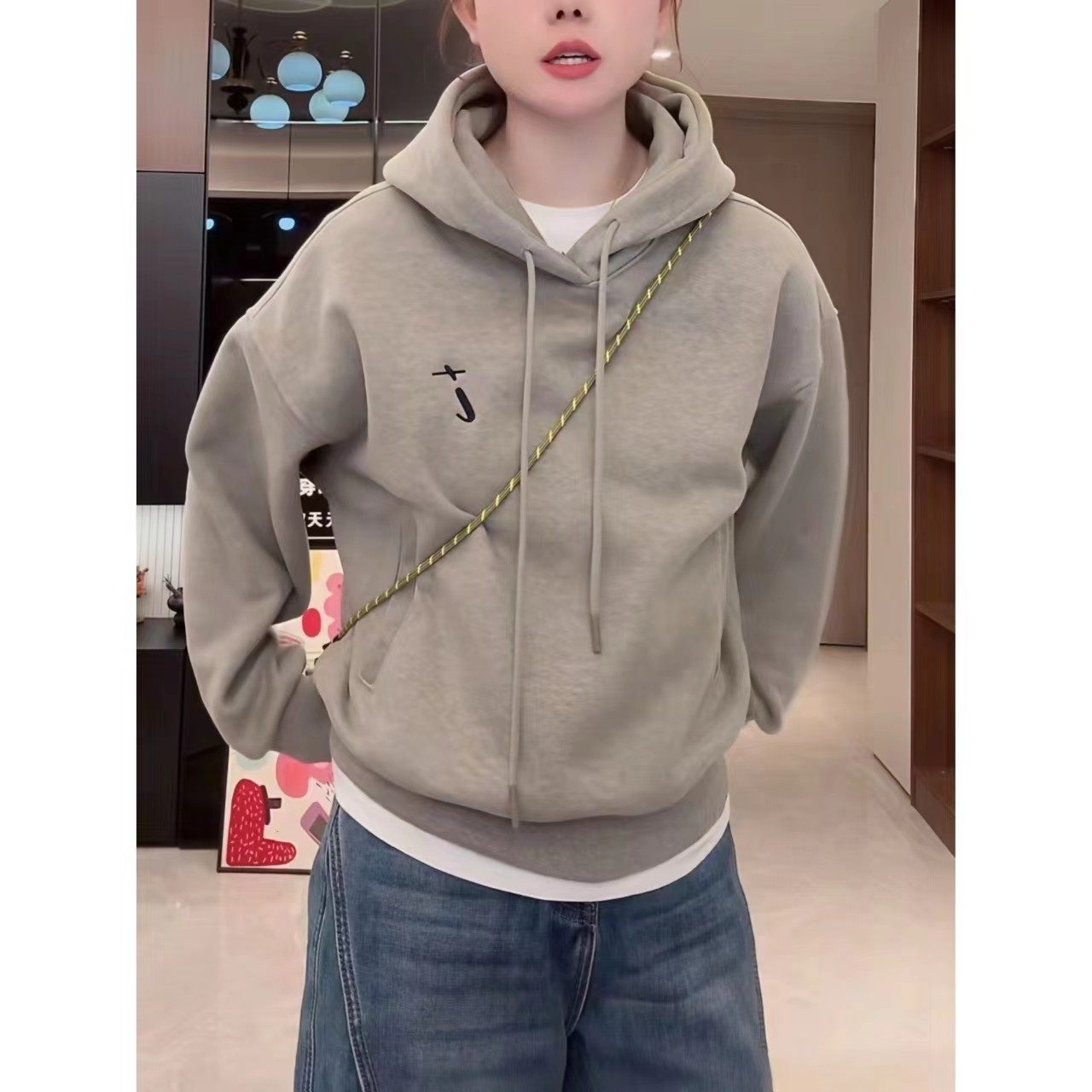 设计感刺绣加绒加厚连帽卫衣女2025秋冬新款百搭休闲风套头上衣潮,淘宝优惠券,粉丝福利购,淘宝优惠卷