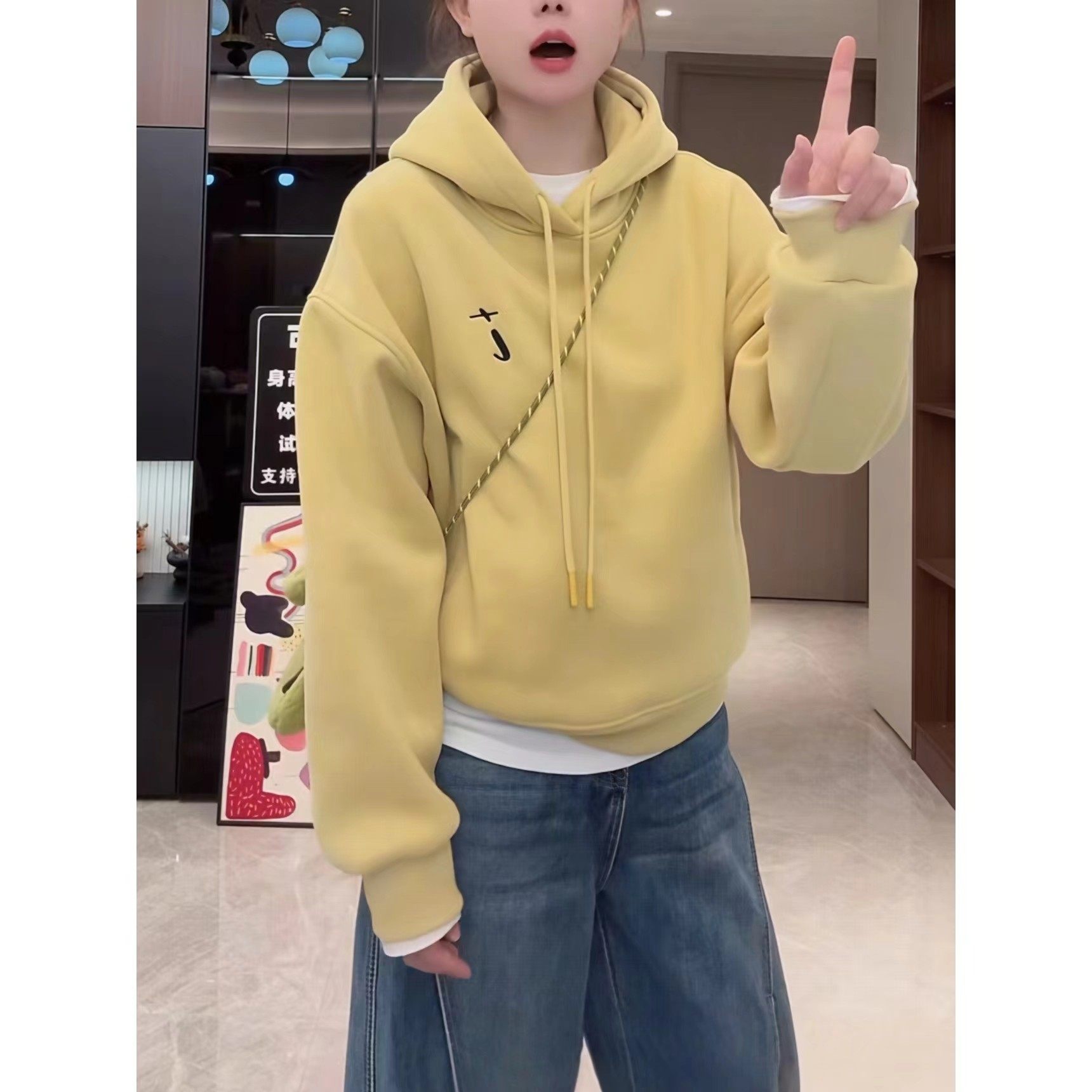 设计感刺绣加绒加厚连帽卫衣女2025秋冬新款百搭休闲风套头上衣潮,淘宝优惠券,粉丝福利购,淘宝优惠卷