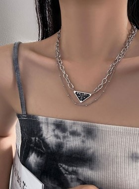 钛钢项链倒三角设计感