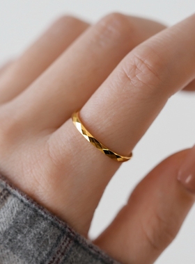 钛钢多切面棱形素圈戒指