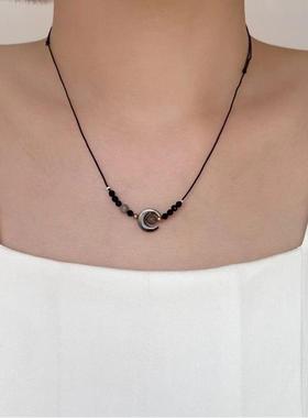 月牙串珠黑色编织绳项链