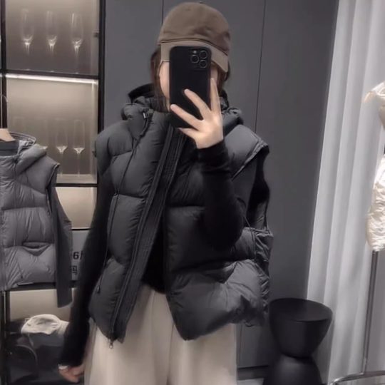 羽绒马甲女短款连帽冬季新款2025韩宽松高级感小个子背心坎肩外套