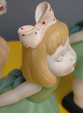 卡通可爱女孩桌面树脂摆件