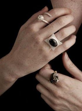 原创小众设计开口戒黑色开口可调节白色原创设计