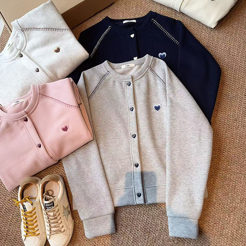 101122~暖绒爱心棒球外套」韩系贝壳钩花单排扣加绒保暖女士外套