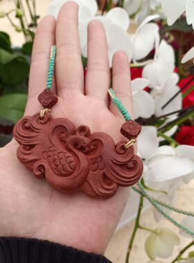 倾国红麝香珠合香牌手把件手工项链木香挂饰安神养肤红麝香珠