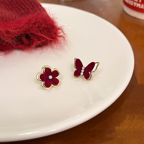 蝴蝶花朵耳环女2023新款爆款耳钉小众设计感高级丝绒复古红色耳饰 - 图2