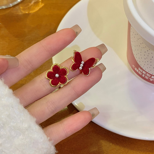 蝴蝶花朵耳环女2023新款爆款耳钉小众设计感高级丝绒复古红色耳饰 - 图0