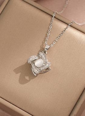 项链女 网红旋转锆石花朵小众时尚新款设计感气质四叶花钛钢项链