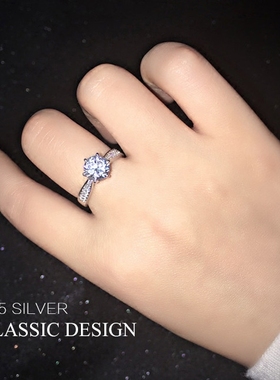 S925纯银仿真钻戒女士高端六爪一克拉戒指结婚锆石微镶莫桑石气质
