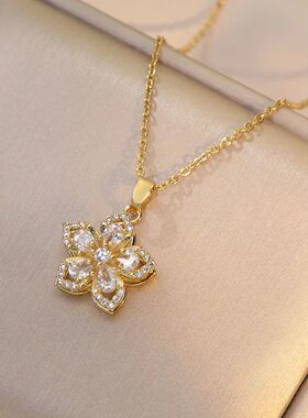 Light Luxury Spin Zircon Flower Pendant Necklace for Women G