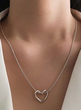 New Simple Hollow Love Heart Pendant Necklace for Women Fash