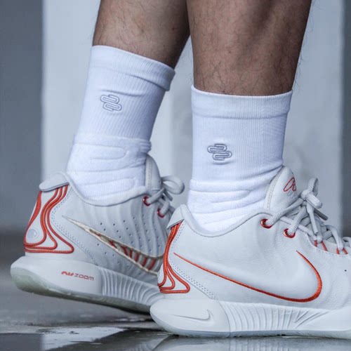 瑕疵Nike耐克詹姆斯21代 LeBron 21实战运动缓震篮球鞋FV2346-001 - 图2