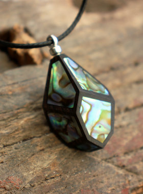 非遗螺钿镶嵌人鱼的颜色变色吊坠