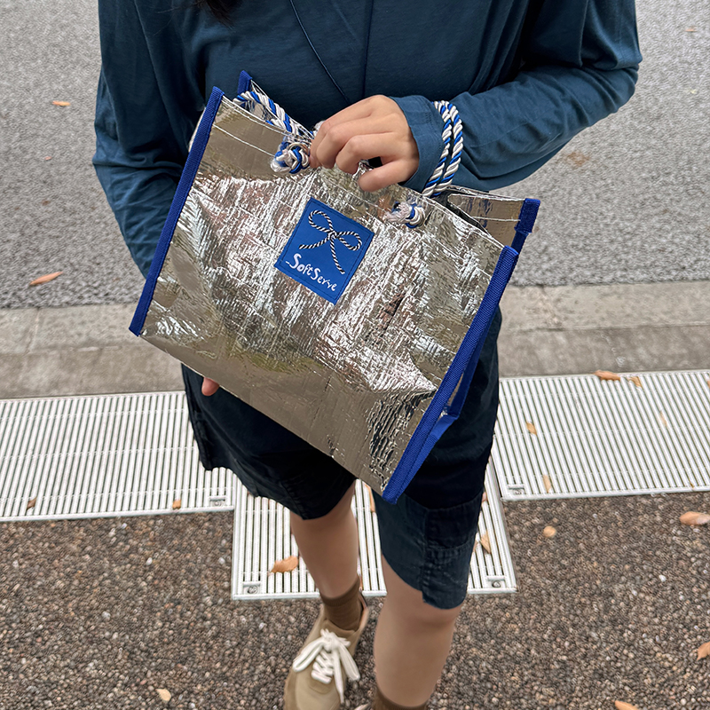 SoftServe柔软供应《蓝银蝴蝶结》（换购品）环保防水编织购物袋 - 图1