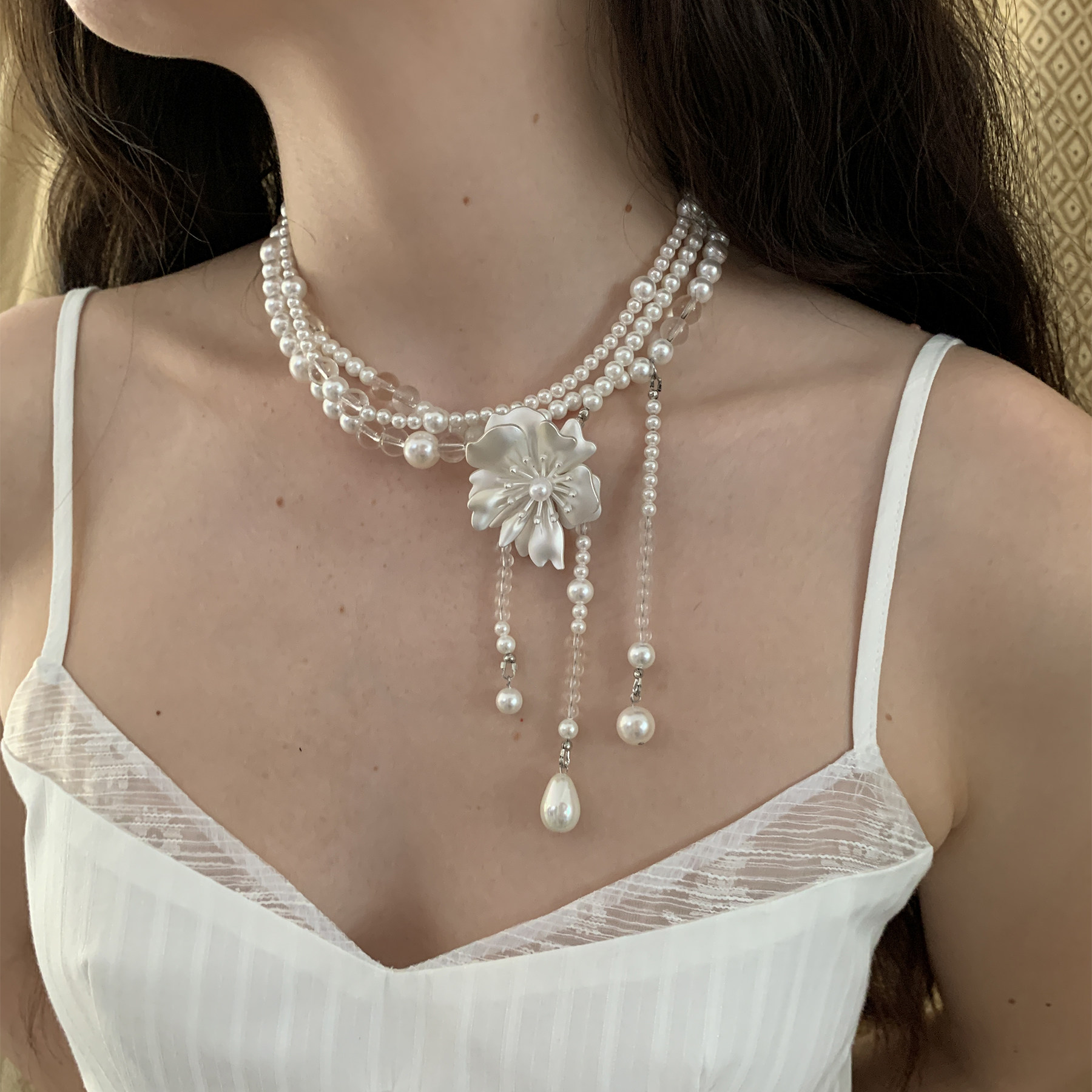 花筏NOTJUSTHIM 《月光丝绸》雅白花朵水滴珍珠白水晶项链,淘宝优惠券,粉丝福利购,淘宝优惠卷