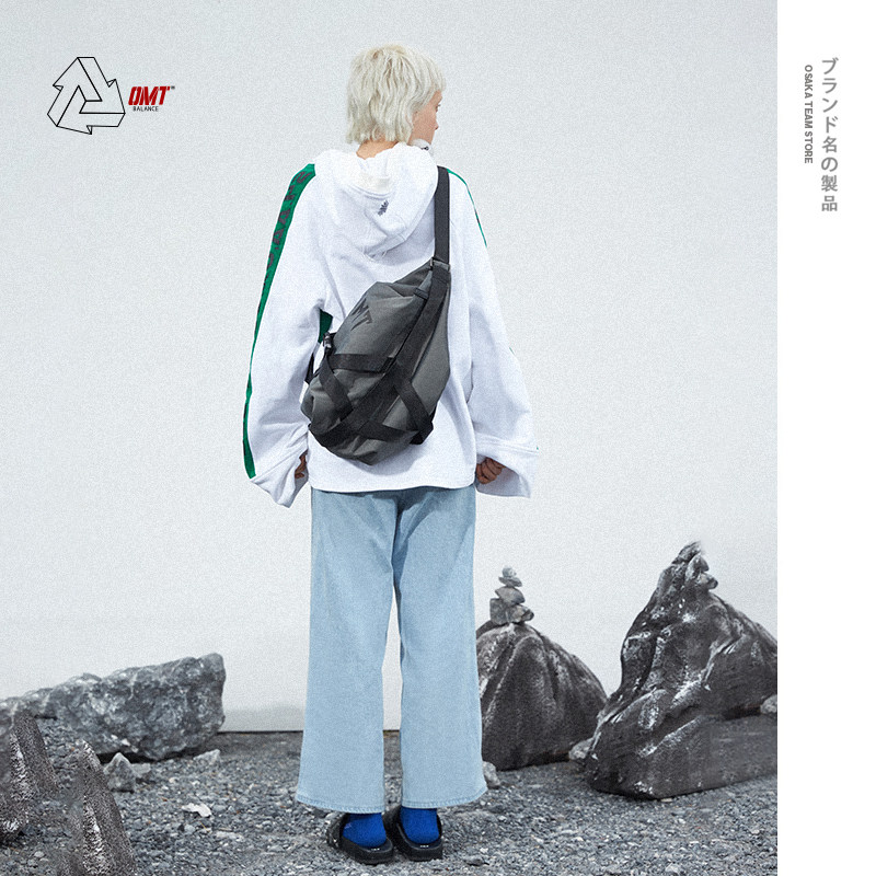 omt潮牌日系男士潮流工装斜挎包 omt男士包袋