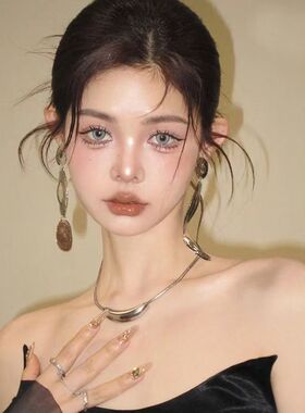 项链女2026新款法式个性锁骨链轻奢质感小众夸张重金属颈链耳环