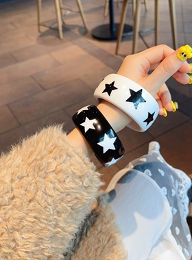 波点星星手镯女白色树脂宽版手环个性配饰五星白色黑色手镯