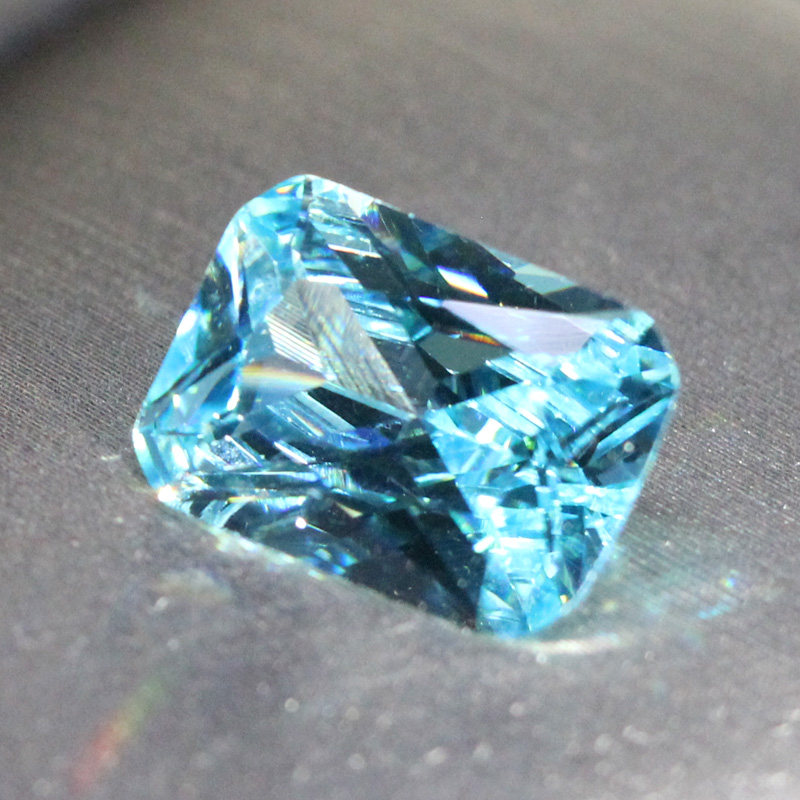 Rectangular cut loose aquamarine stone