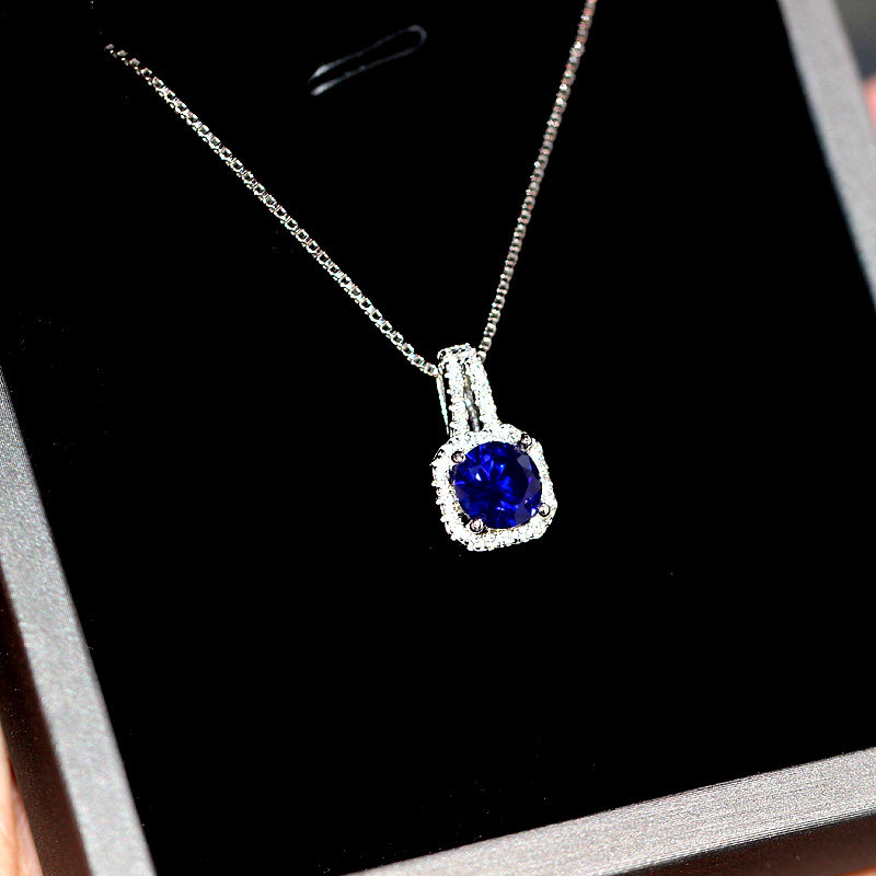 One carat sapphire three-piece jewelry set