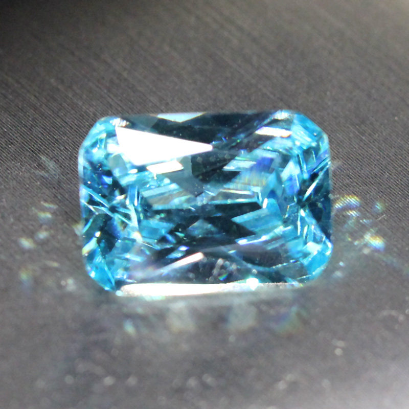 Rectangular cut loose aquamarine stone