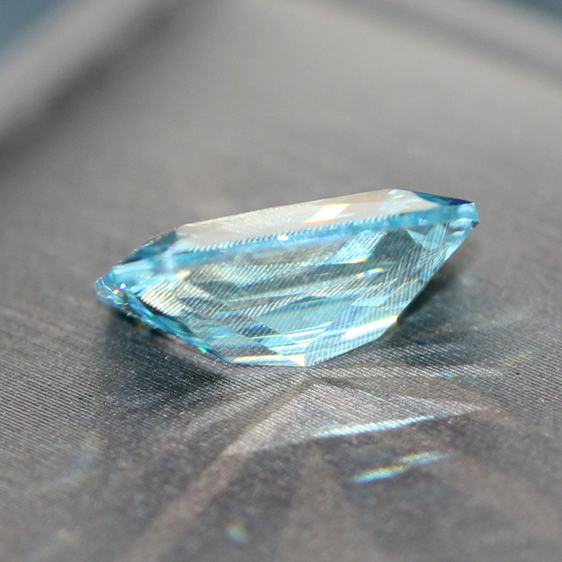Rectangular cut loose aquamarine stone