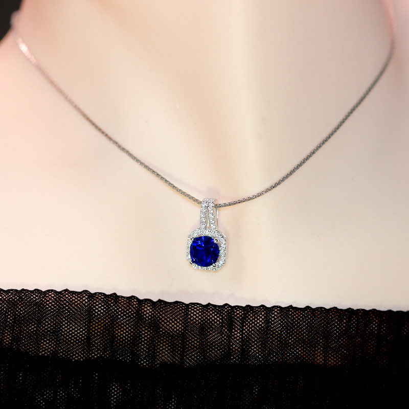 One carat sapphire three-piece jewelry set