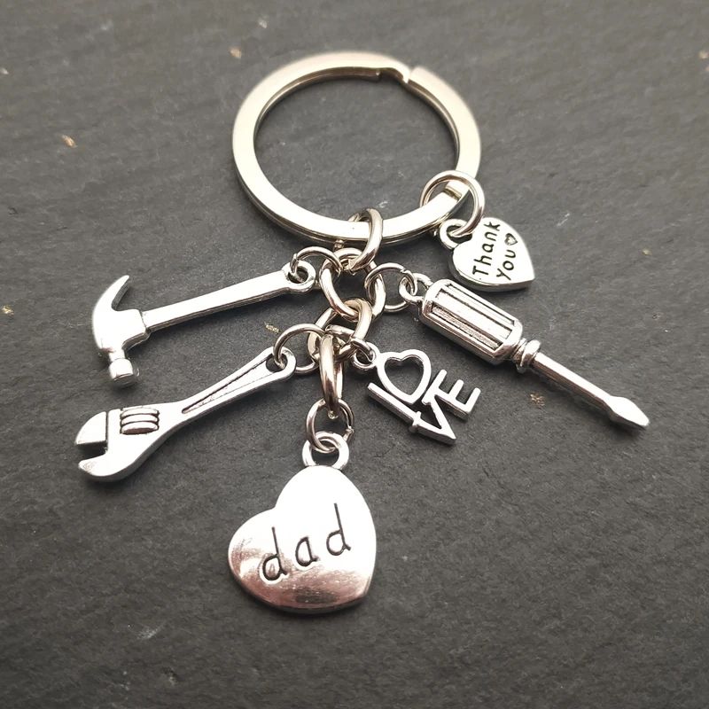 Heart-shaped engraved letter keychain Love pendant for the b - 图1