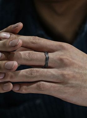 Vnox New Mobius Ring for Men Boys, Oxidized Twisted Stainles