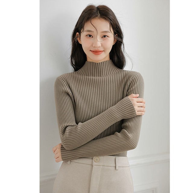 Half high necked knitted sweater for women in autumn and winter 2023, slim fit inner layer with thickened black sweater, long sleeved pullover, bottom top