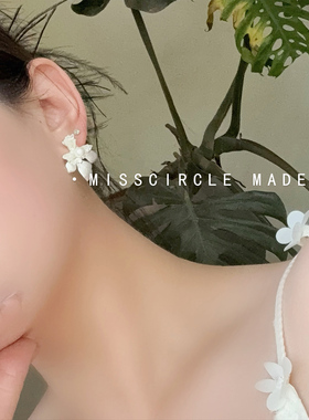 瑟可巨好看夏日清新拉丝立体水晶花朵耳环2026新款高级感轻奢百搭