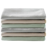 Протрите стеклянное полотенце в поглощающую воду и не легко бросить волосы и удалить водяные знаменитые стеклянные рыбные чешуйки Стирайте настольную миску с чистой тканью