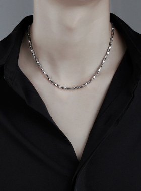钛钢项链男生新款锁骨链潮牌百搭轻奢银色男士嘻哈锁骨链