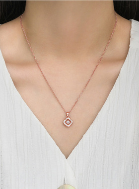 钛钢四叶草项链女款纯级设计感小众锁骨链网红2023年新款