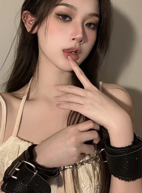加绒皮质pu手铐女道具玩具脚镣铁脚链不伤手拍照道具COS辣妹学生