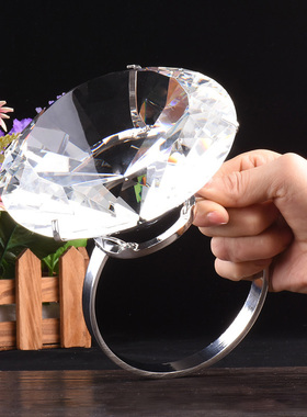 情人节求婚送女友道具礼品大钻石