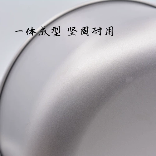 Чистое титановое на открытом воздухе