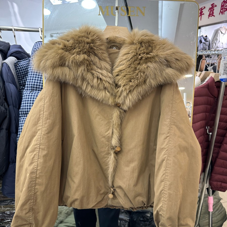 小艺欧货女装2025冬季狐狸毛领鹅绒服短款宽松保暖白鹅绒外套722H - 图0