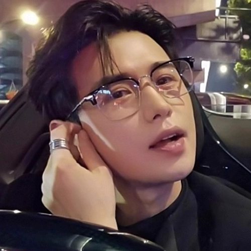 Тонгдзин и те же модели Ченга в половине очков с миопией онлайн -меню может быть высокоуровневым, супер светло -чистым титановым анти -блюдом Light Girl