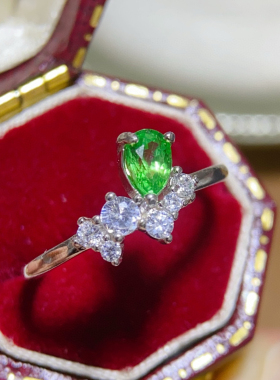 天然沙弗来戒指，颜色好，主石尺寸：4*6mm，生日礼物结婚信物