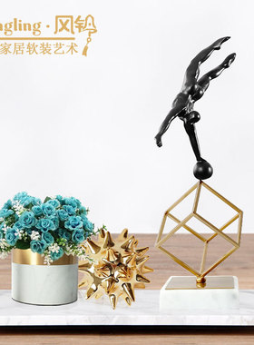 轻奢风大理石创意金属人物样品房