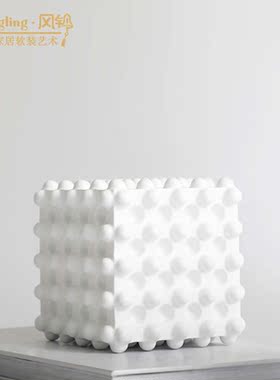 现代简约白色摆件样板房间