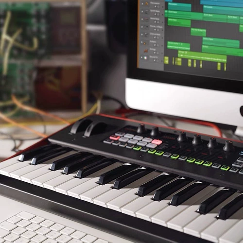 Недавно перечисленный IK Multimedia Uno Synth Pro Desktop Simplica