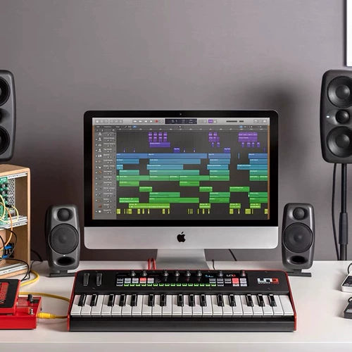 Недавно перечисленный IK Multimedia Uno Synth Pro Desktop Simplica